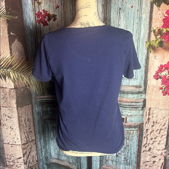 No Brand Christmas Wine Navy V neck Tshirt, size medium, good condition - Picture 5 of 9